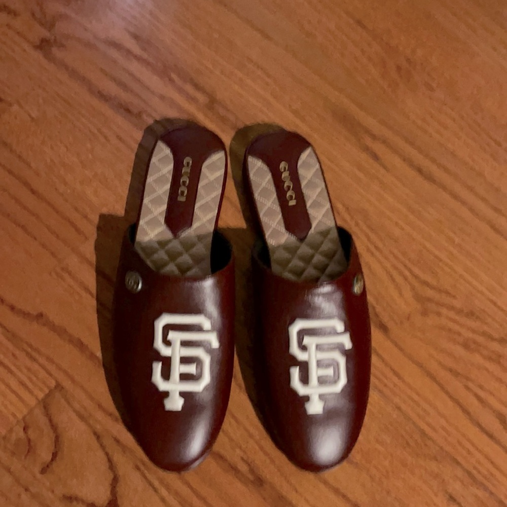 Brand new. Never worn. Gucci men’s mule, size 9. Burgundy color.